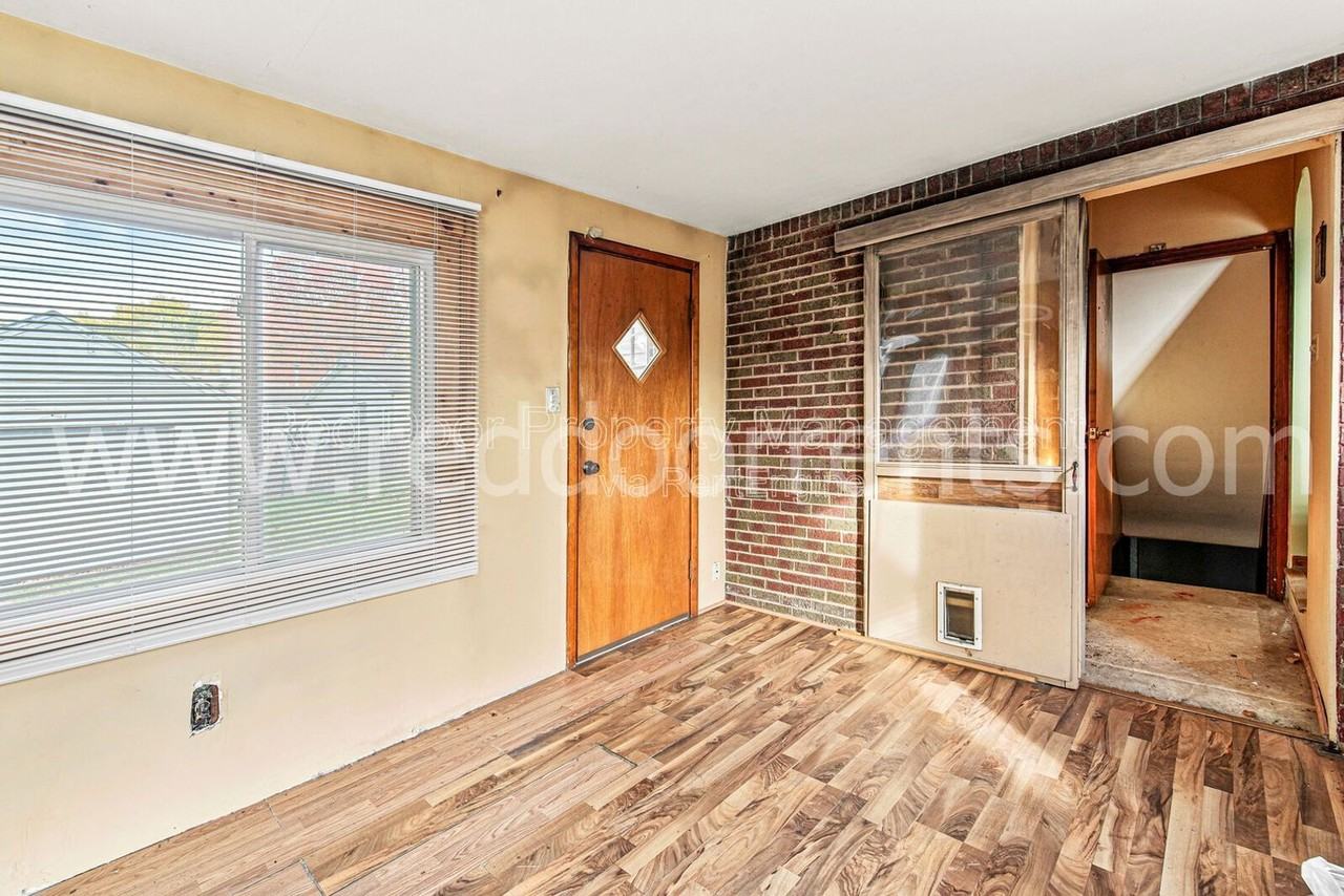 328 N Post Rd - Photo 6 of 28