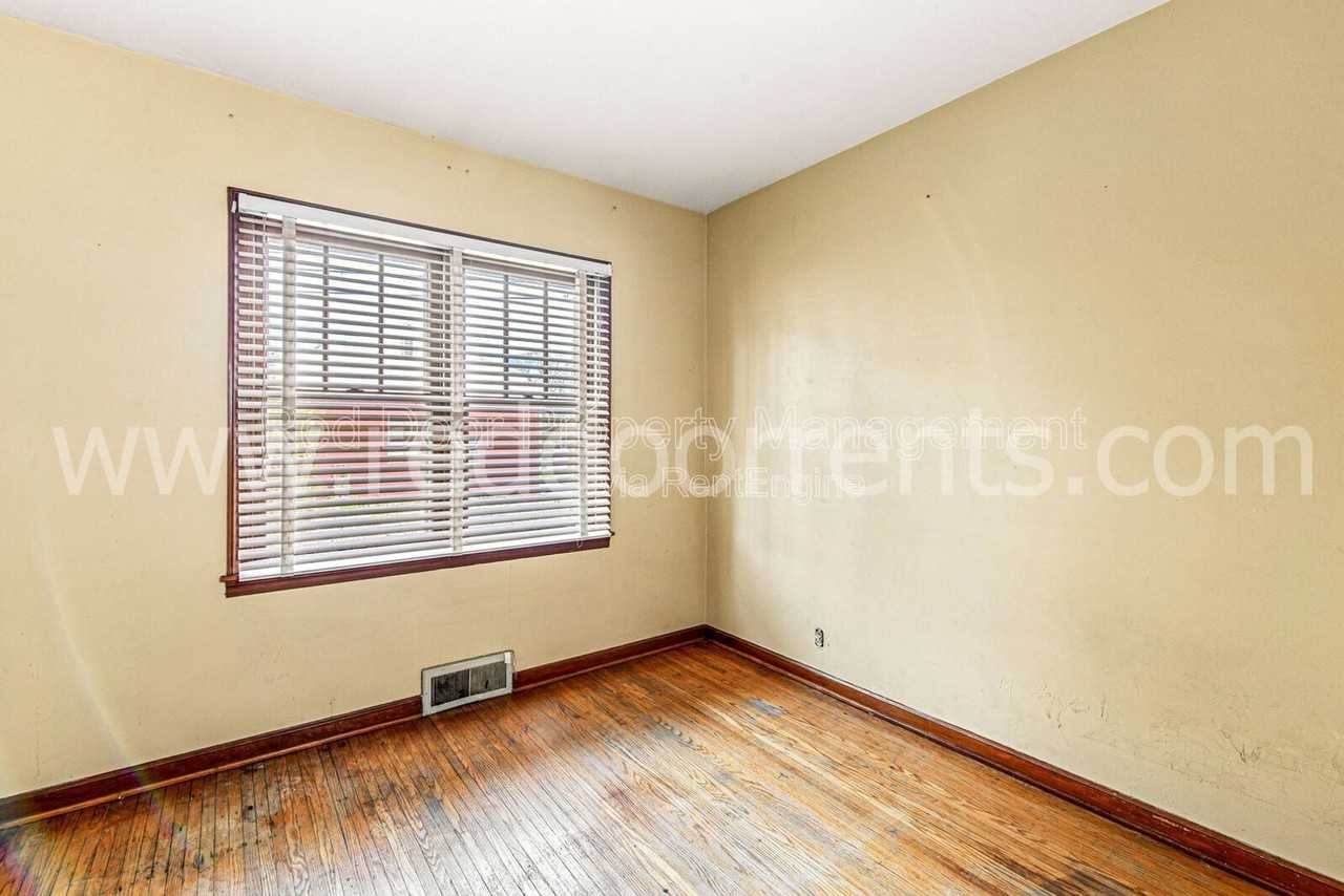 328 N Post Rd - Photo 7 of 28