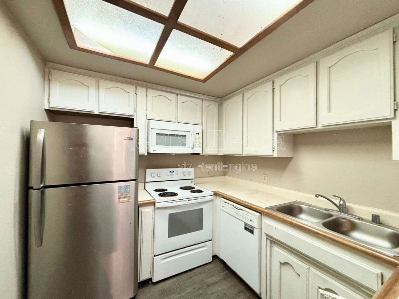 1702 Joseph Ct - Photo 3 of 6