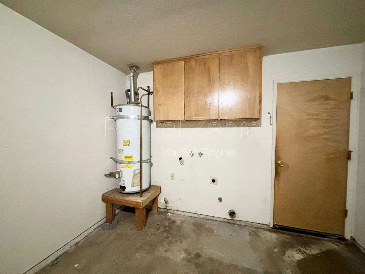 1702 Joseph Ct - Photo 4 of 6