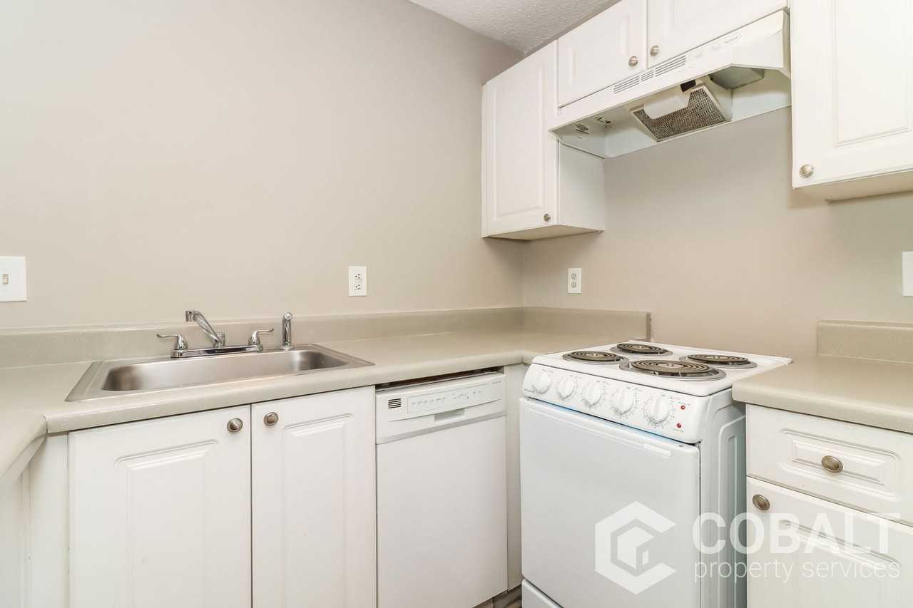987 Collier Rd Nw #H - Photo 4 of 21