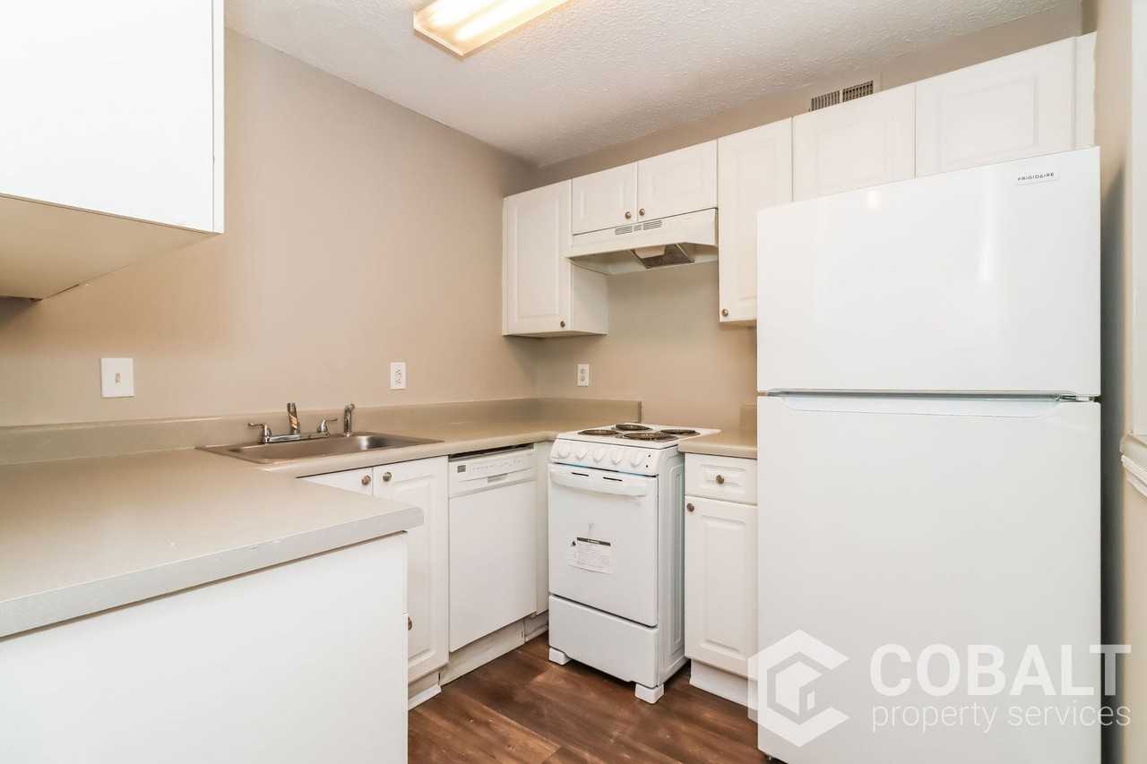 987 Collier Rd Nw #H - Photo 5 of 21