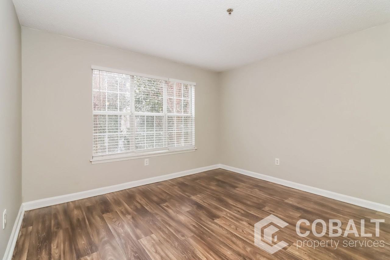 987 Collier Rd Nw #H - Photo 7 of 21