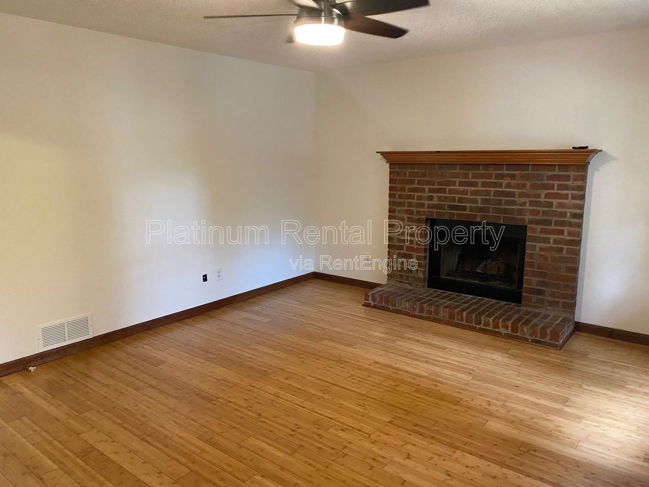 4545 Bonneville Dr - Photo 4 of 15