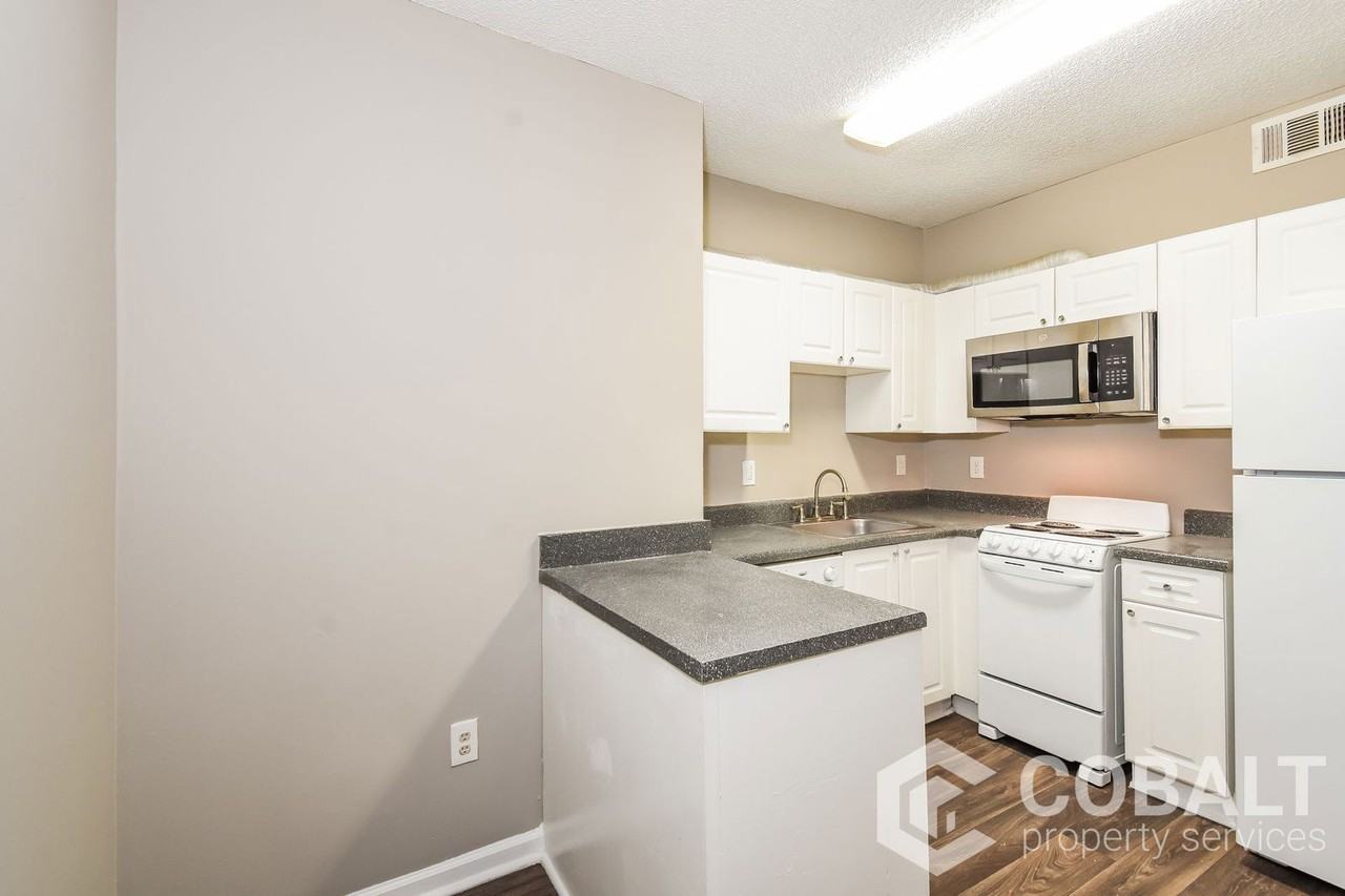 987 Collier Rd Nw #M - Photo 3 of 20