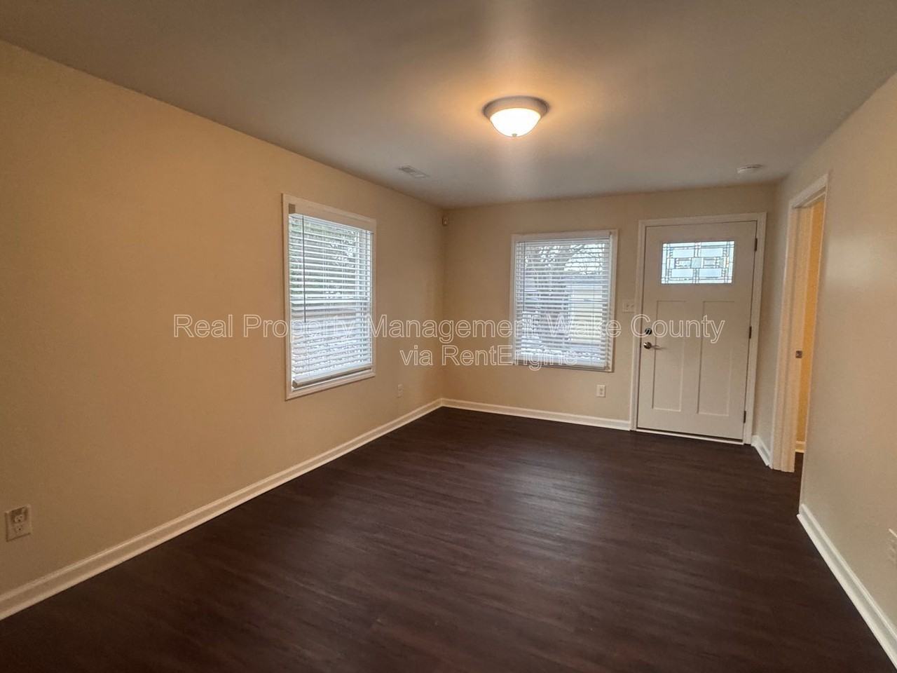 1505 Axum Rd - Photo 3 of 32