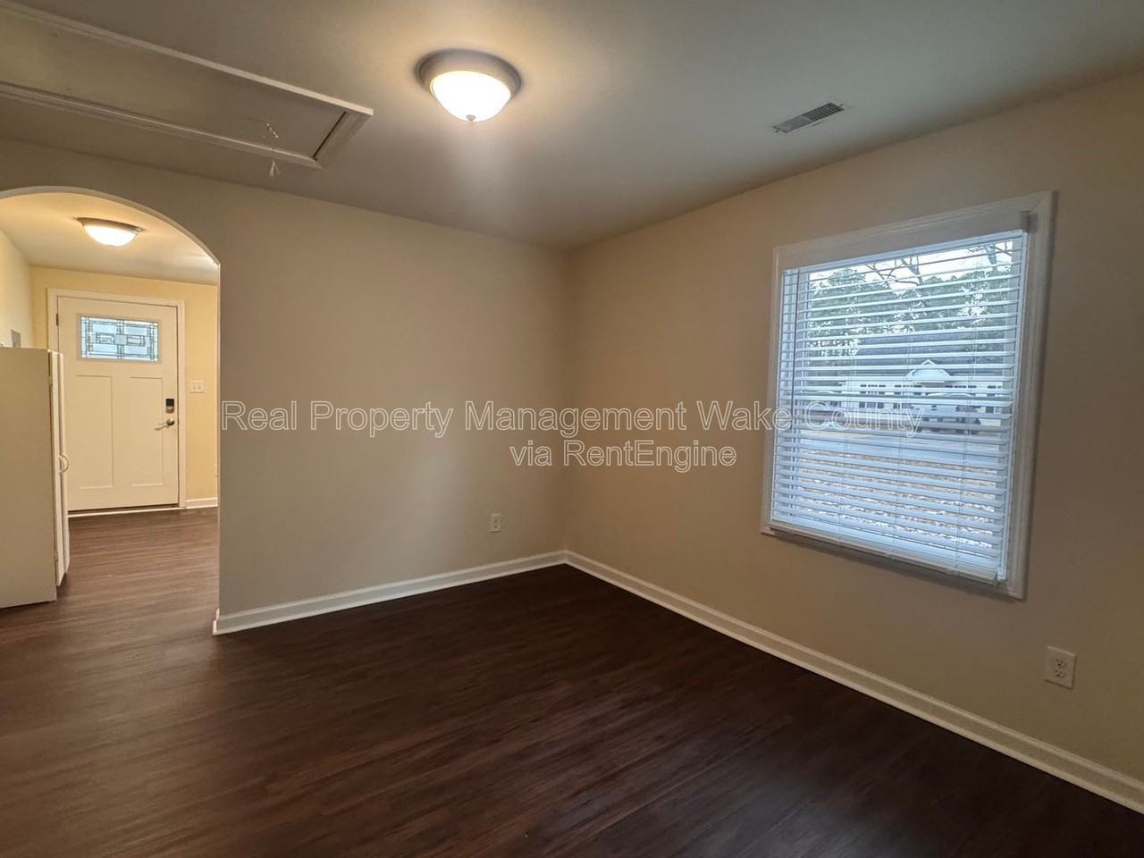 1505 Axum Rd - Photo 4 of 32