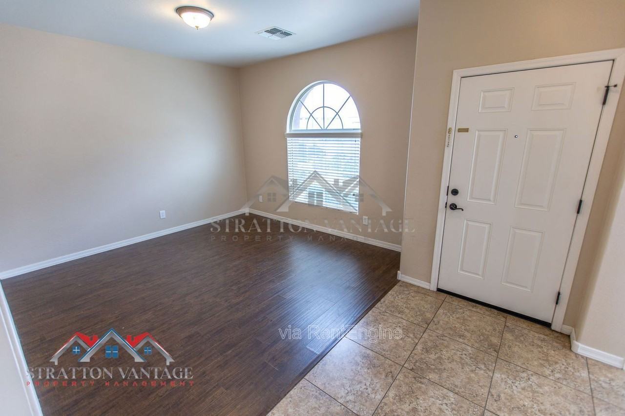 881 S Adam Way - Photo 7 of 50