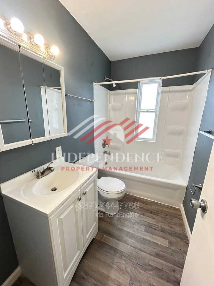 115 Scott Ave #5 - Photo 4 of 10