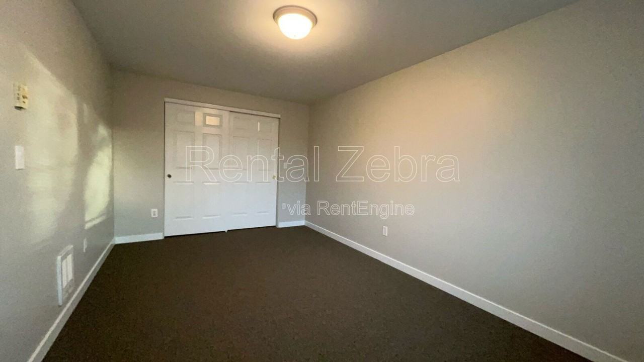 1945 Sw Canyon Dr - Photo 2 of 20