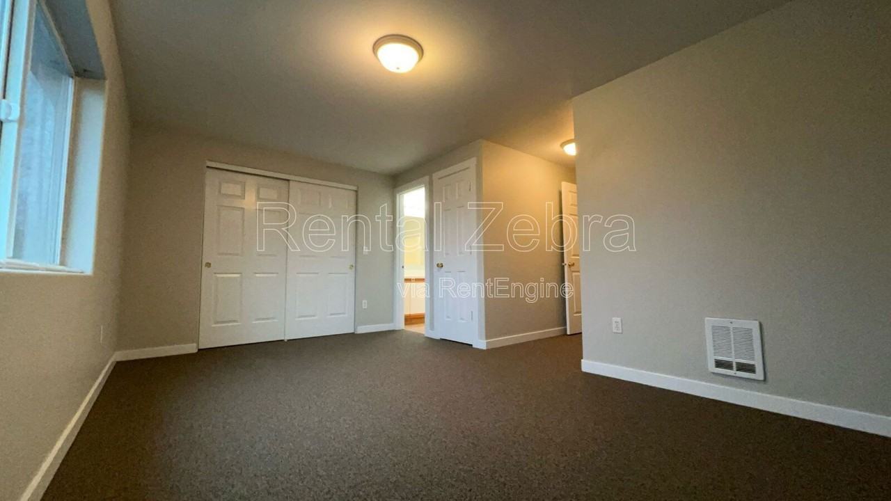 1945 Sw Canyon Dr - Photo 4 of 20