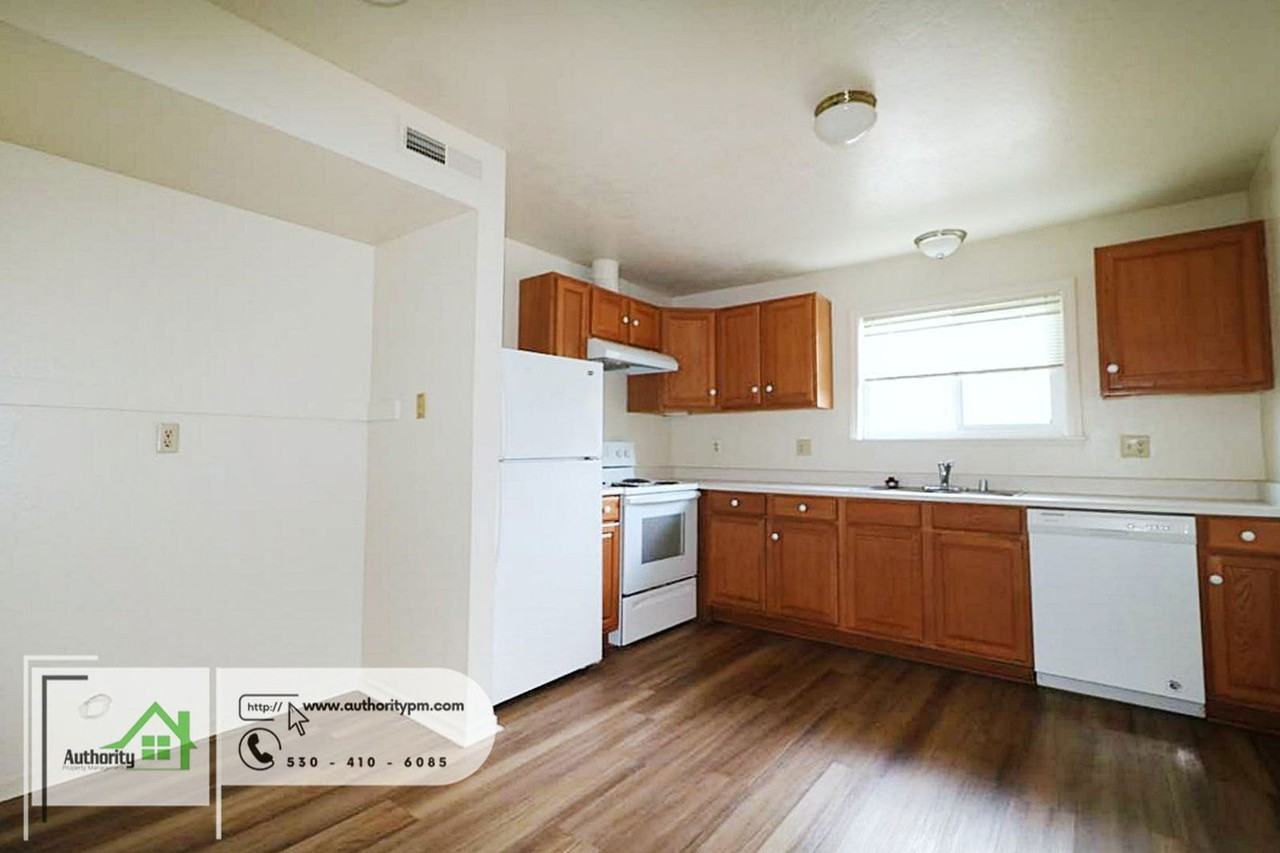 2487 Court St #9 - Photo 4 of 16