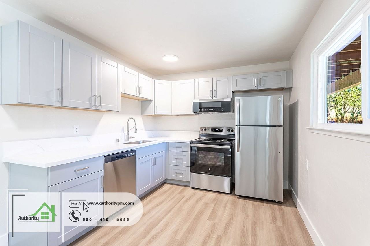 1427 Orange Ave - Photo 4 of 11