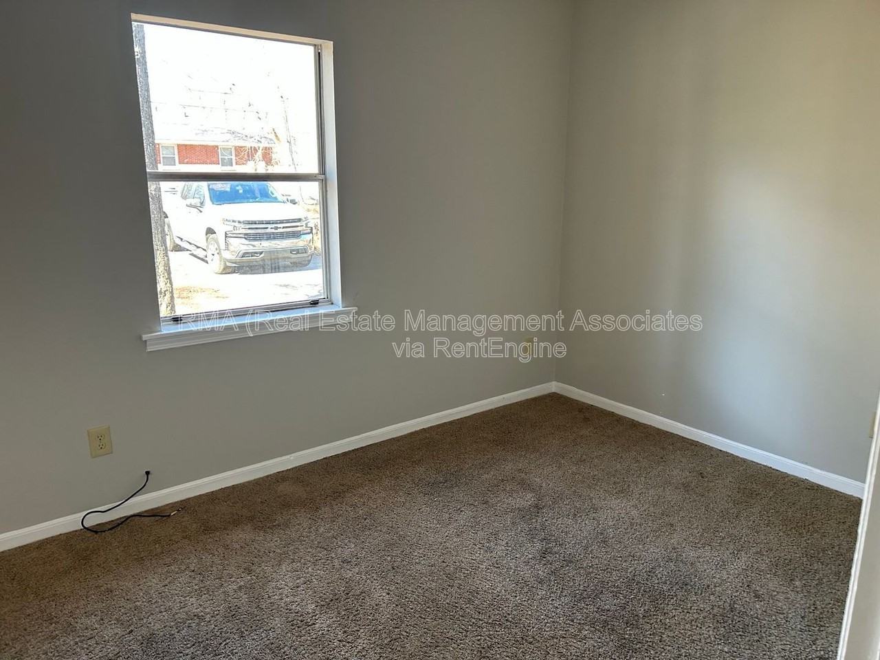 300 S 18th St #A - Photo 3 of 7