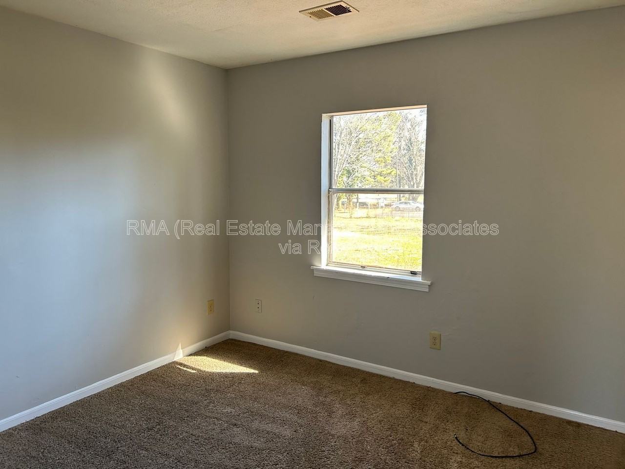 300 S 18th St #A - Photo 4 of 7