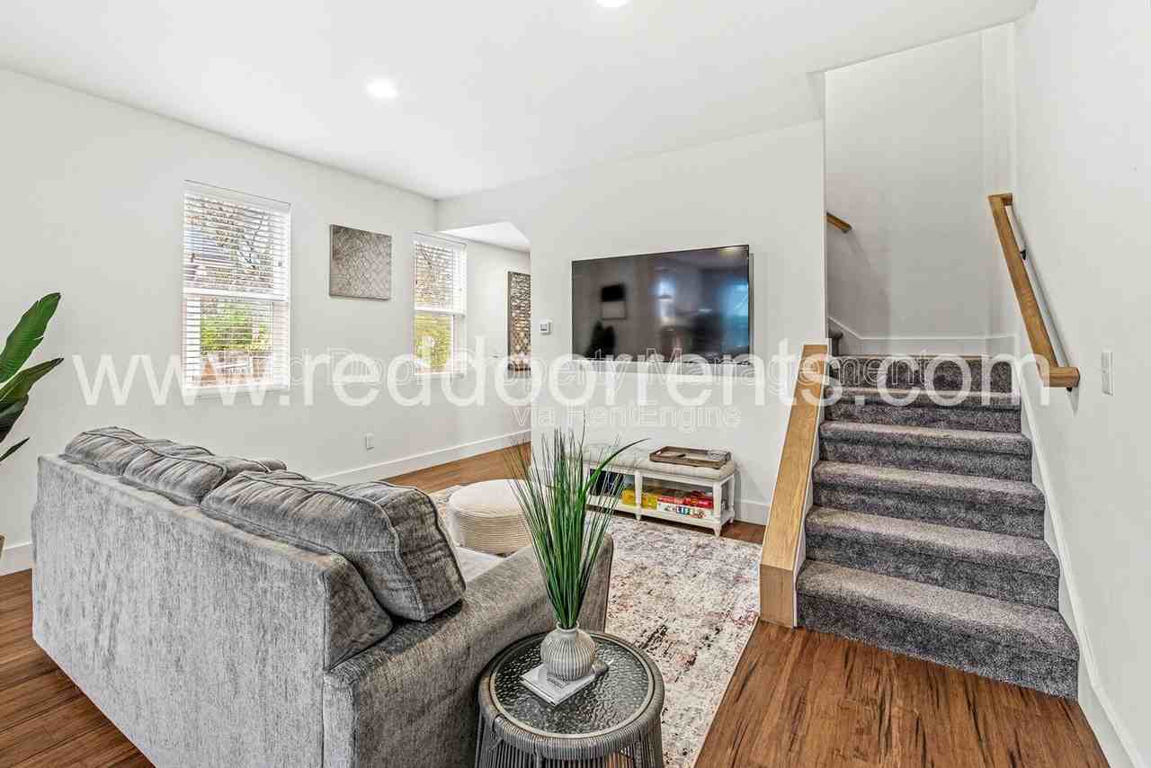 1619 N Tacoma Ave - Photo 3 of 29