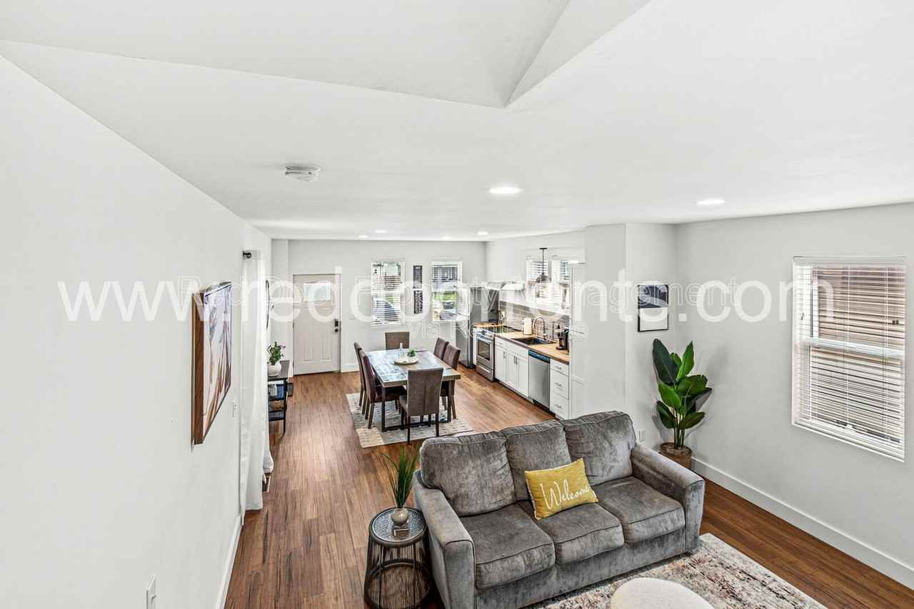 1619 N Tacoma Ave - Photo 4 of 29