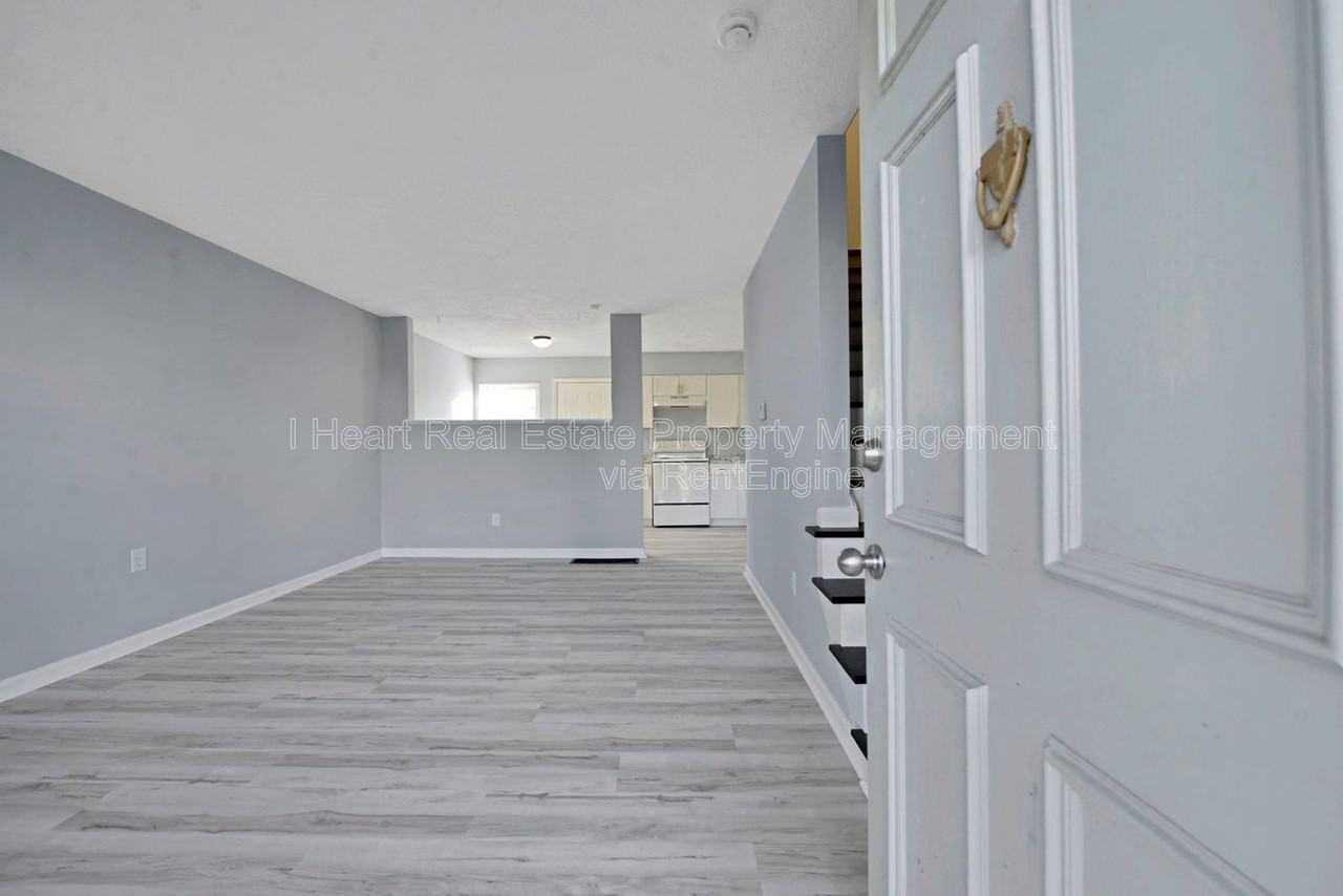 4245 Morsetowne Ct W - Photo 2 of 11