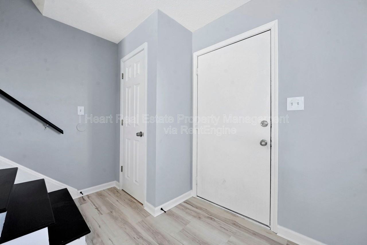 4245 Morsetowne Ct W - Photo 3 of 11