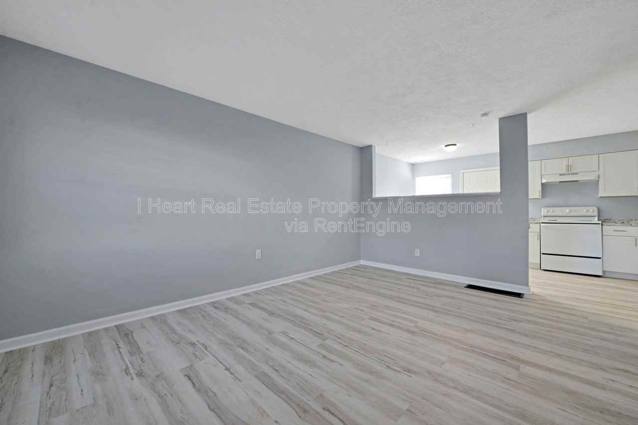 4245 Morsetowne Ct W - Photo 4 of 11