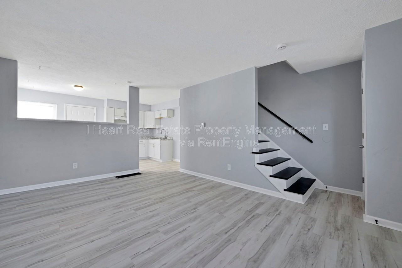 4245 Morsetowne Ct W - Photo 6 of 11