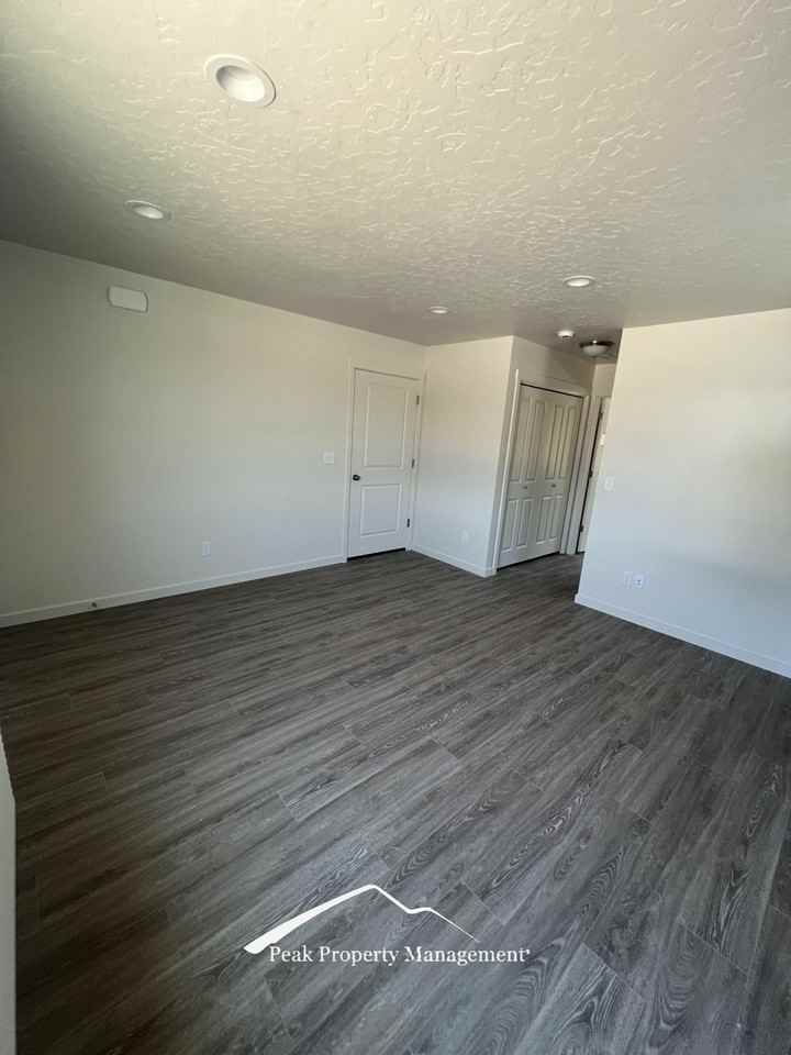 2235 S Sockeye Pl - Photo 7 of 8