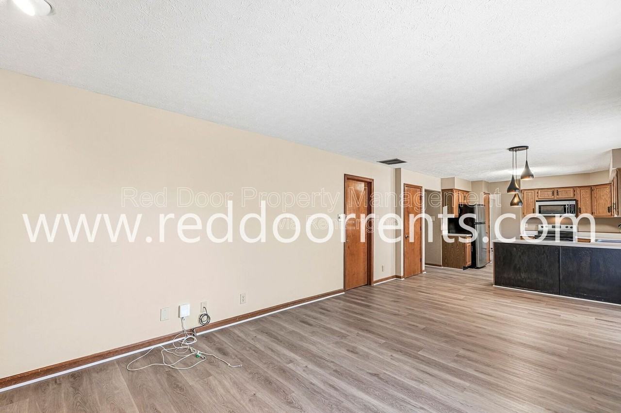 7694 Prairieview Dr - Photo 6 of 40