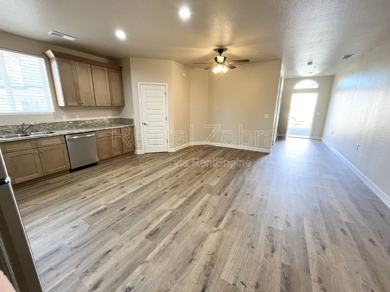 1349 Belmont Dr - Photo 4 of 19