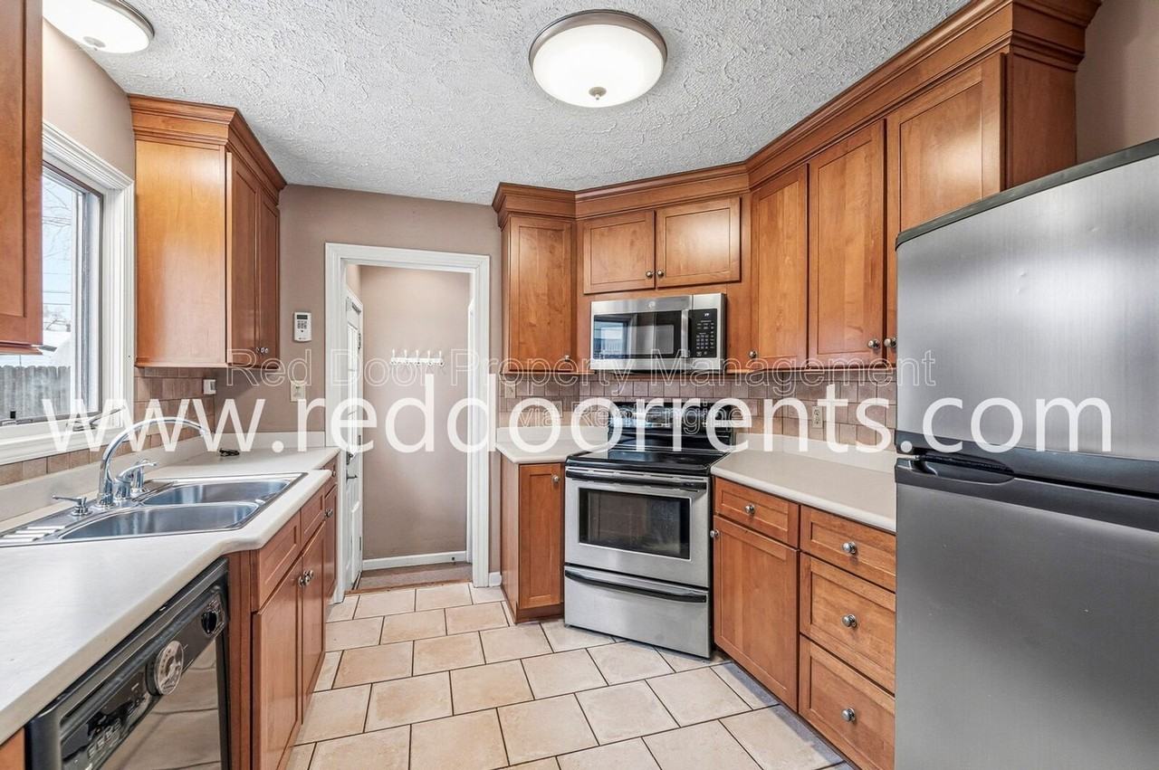 6115 Indianola Ave - Photo 6 of 38