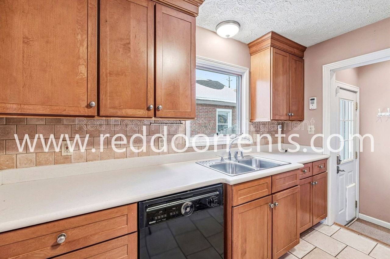 6115 Indianola Ave - Photo 4 of 38