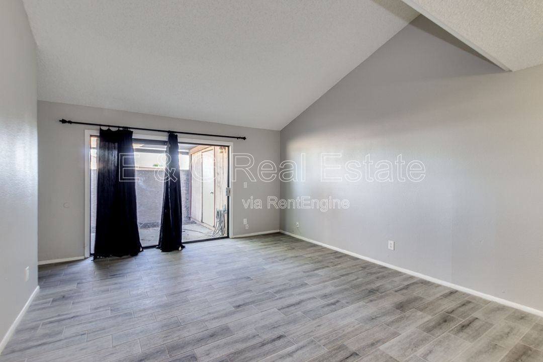 2149 E 10th St #3 - Photo 7 of 15