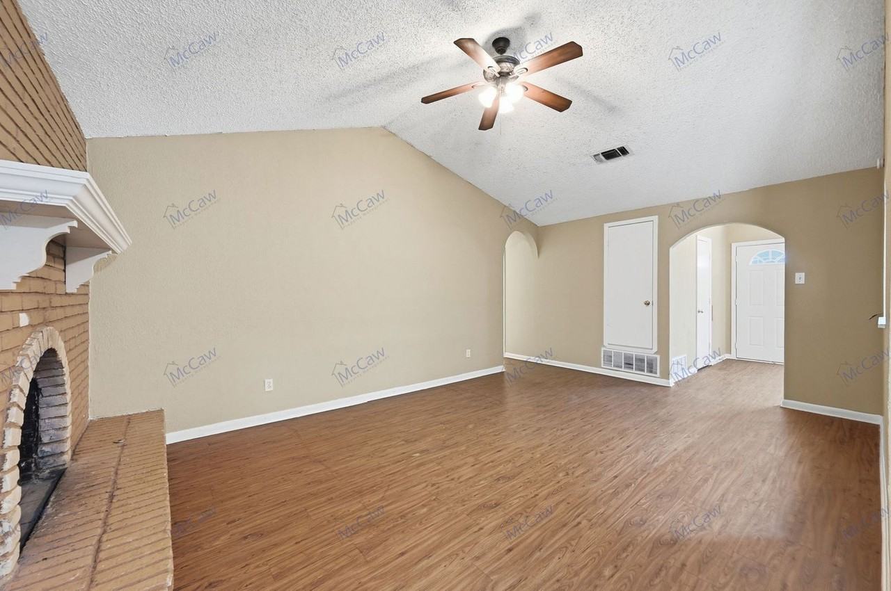 207 Evelyn St - Photo 4 of 21