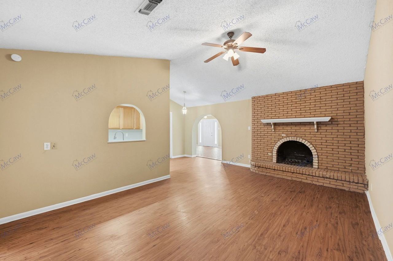 207 Evelyn St - Photo 5 of 21