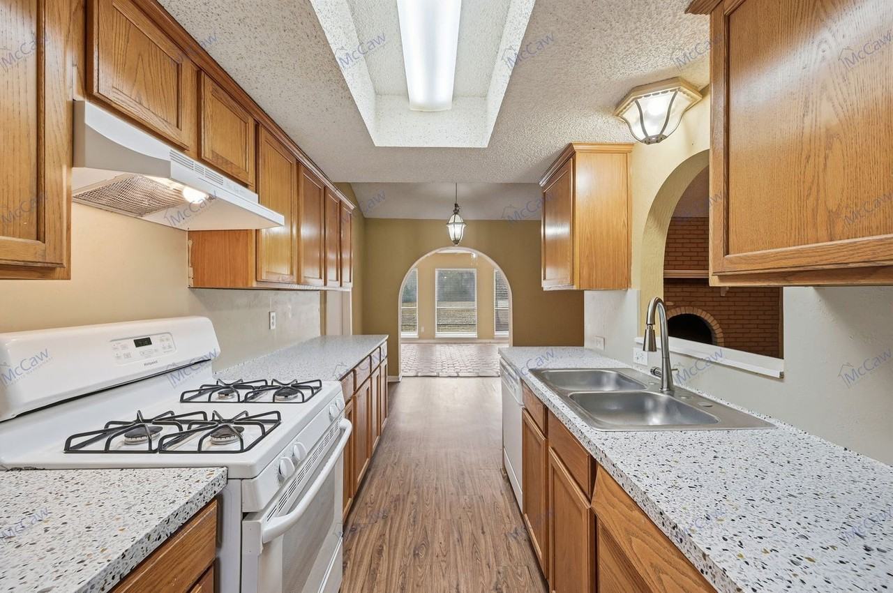 207 Evelyn St - Photo 6 of 21