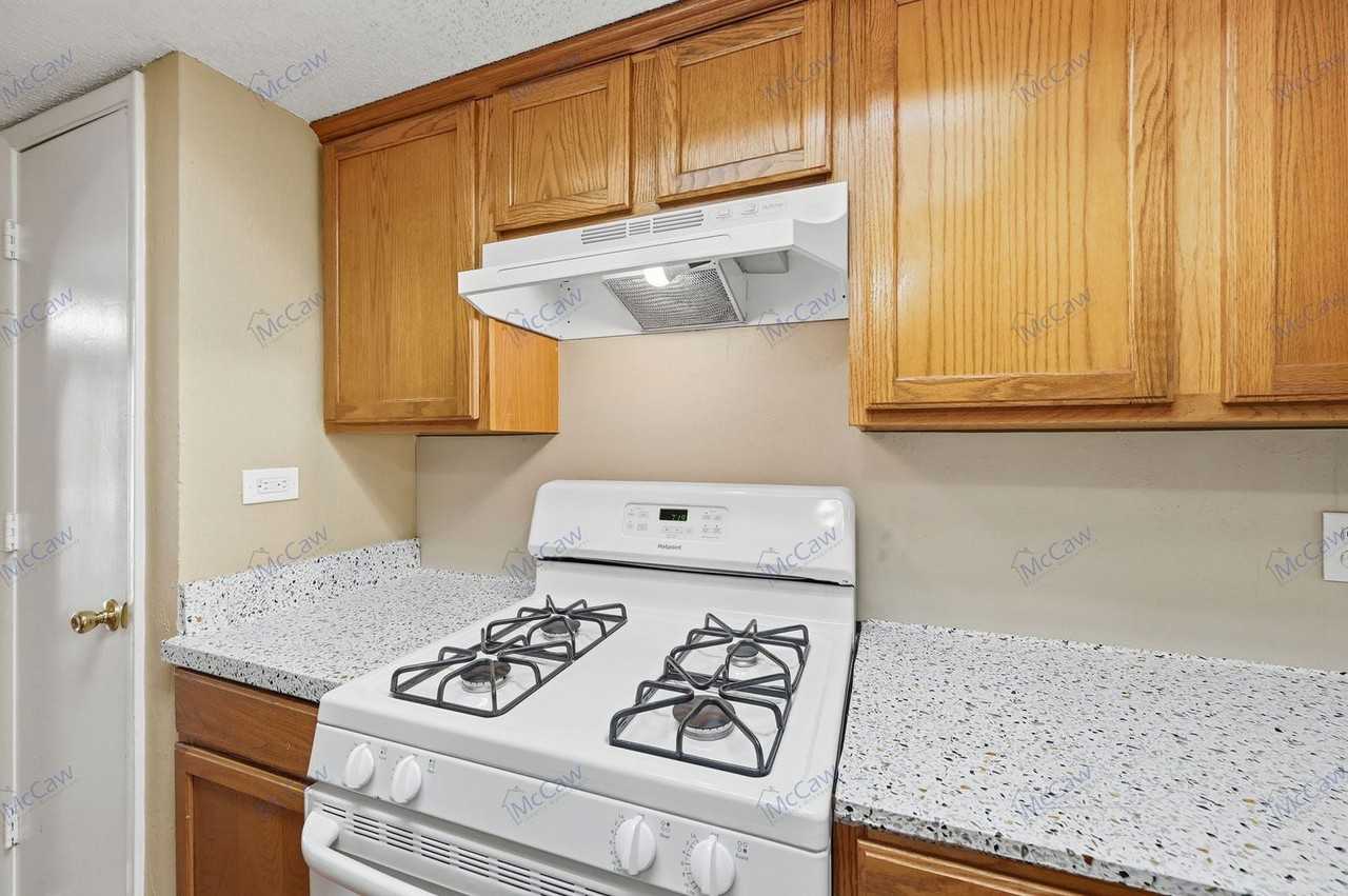 207 Evelyn St - Photo 7 of 20