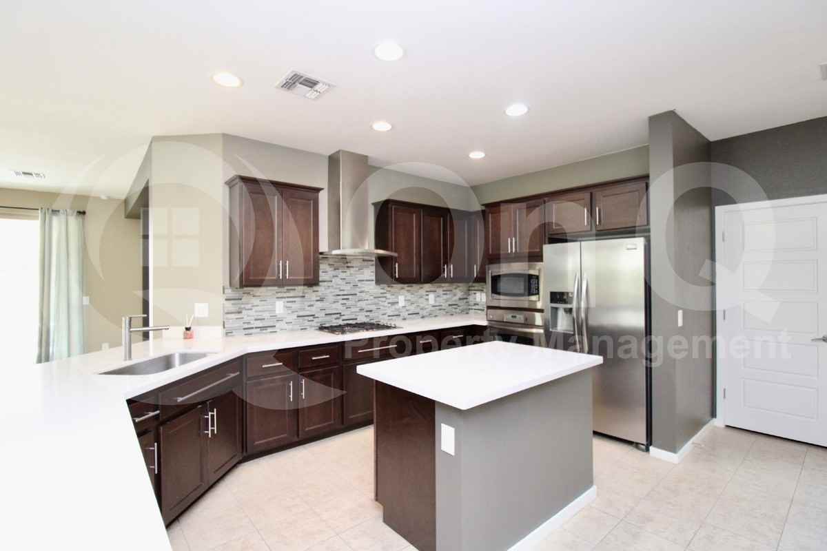 265 E Locust Dr - Photo 3 of 16