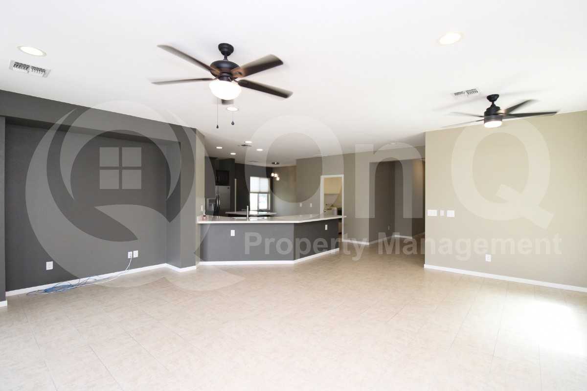 265 E Locust Dr - Photo 4 of 16