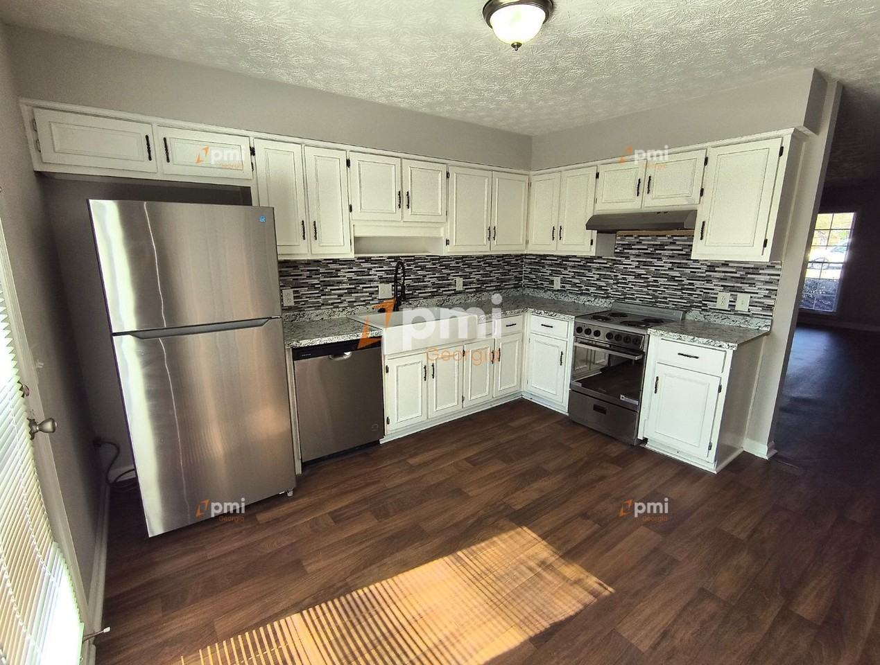 102 Peachtree Ct #A - Photo 3 of 10