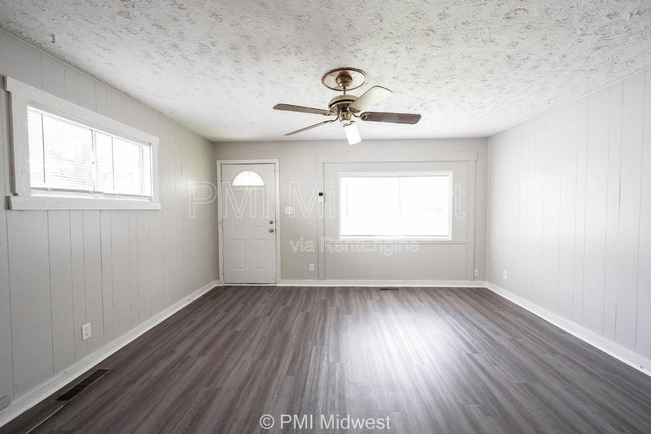 3748 N Hawthorne Ln - Photo 4 of 43