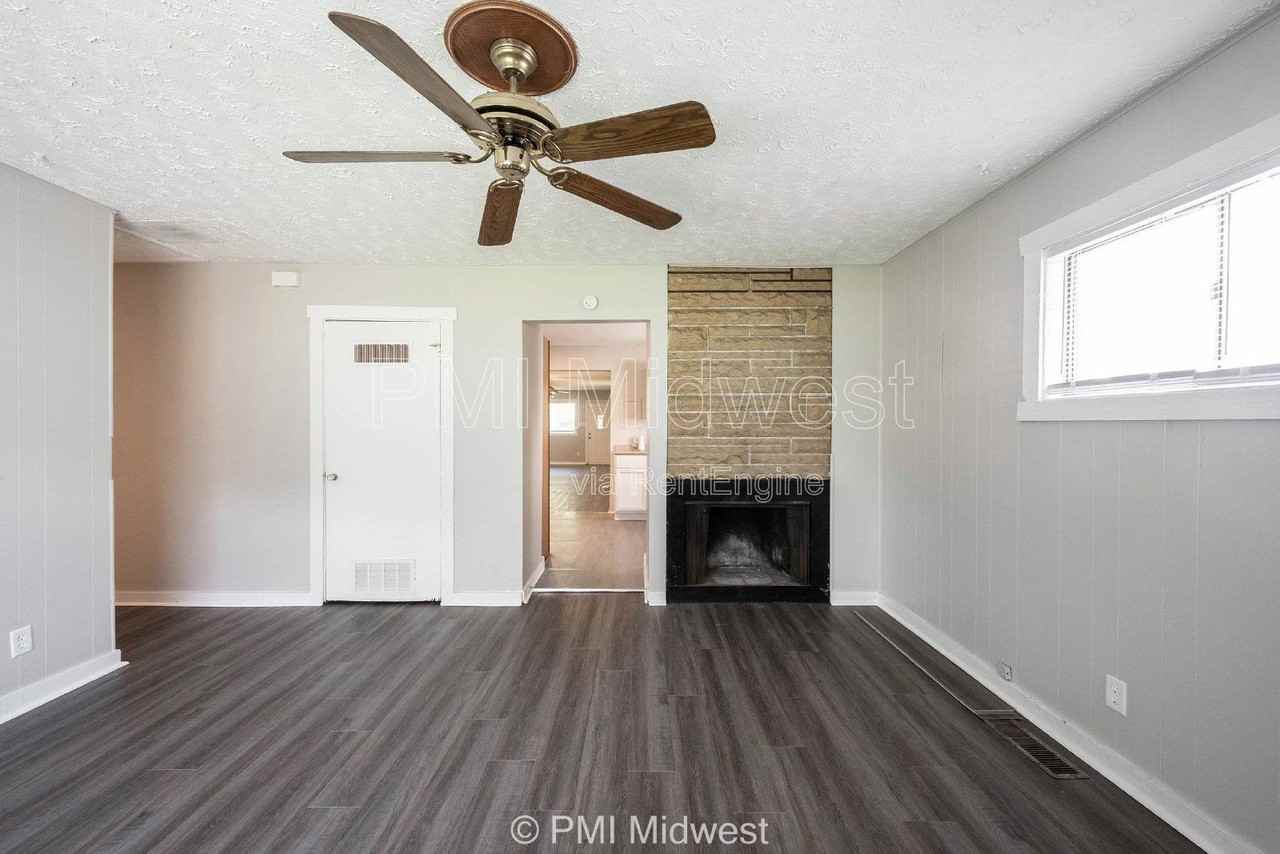 3748 N Hawthorne Ln - Photo 5 of 43