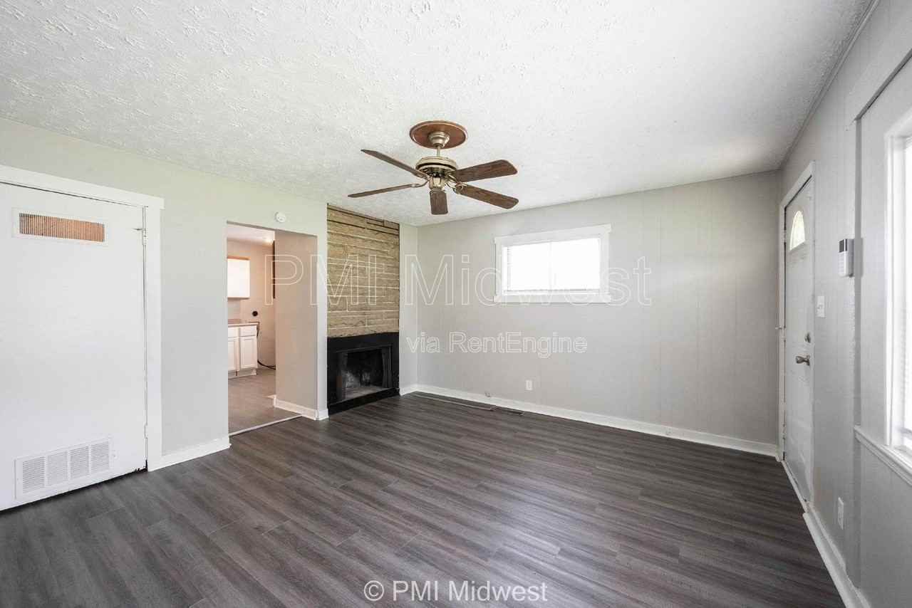 3748 N Hawthorne Ln - Photo 6 of 43