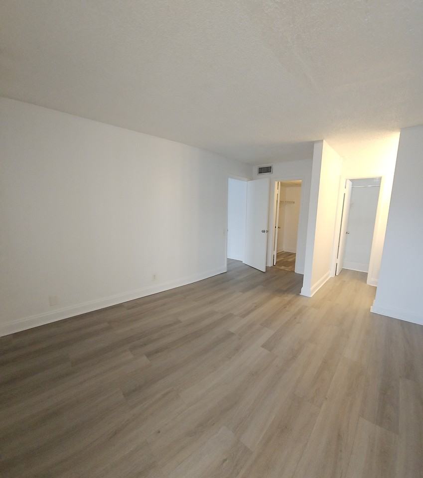 4537 Treehouse Ln #1 - Photo 3 of 31