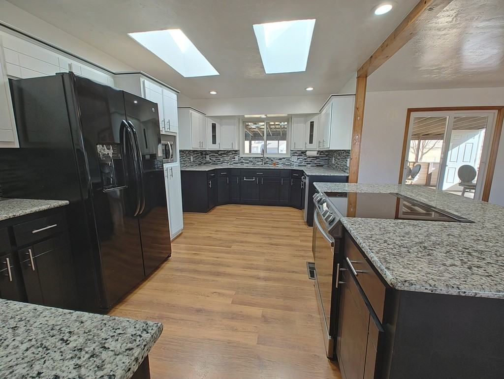 190 32 Rd - Photo 2 of 24