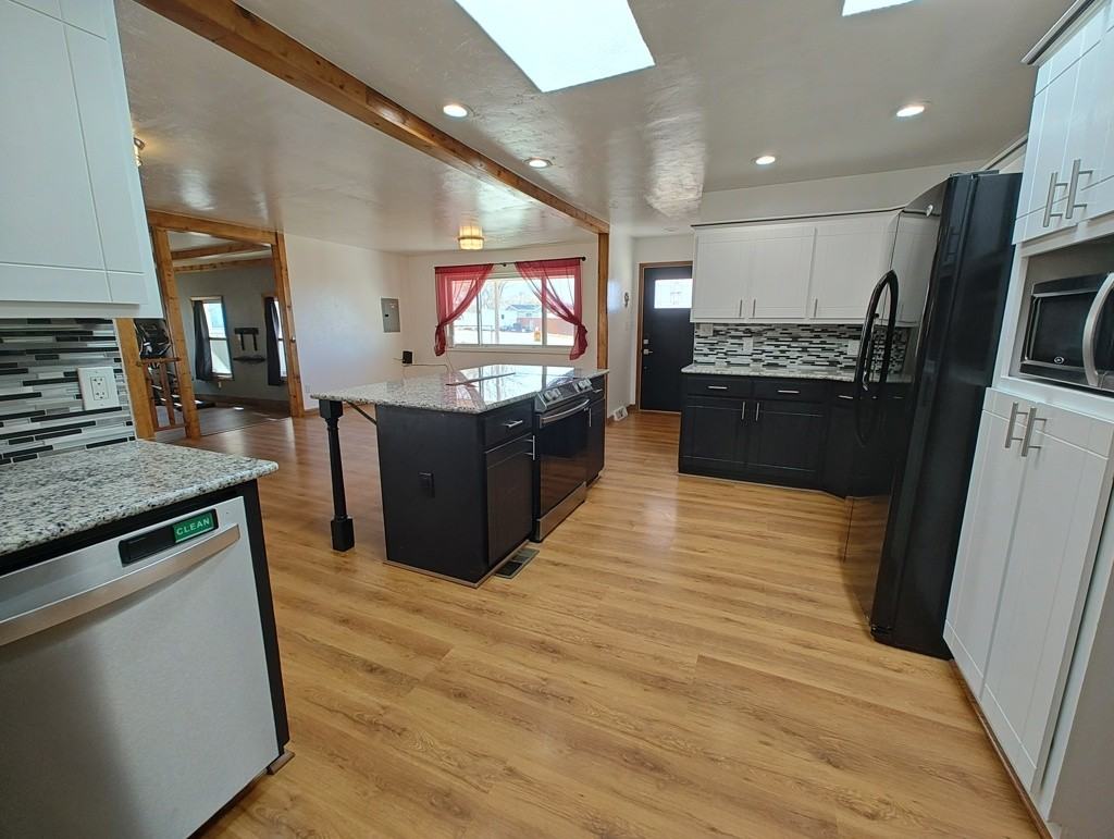 190 32 Rd - Photo 3 of 24