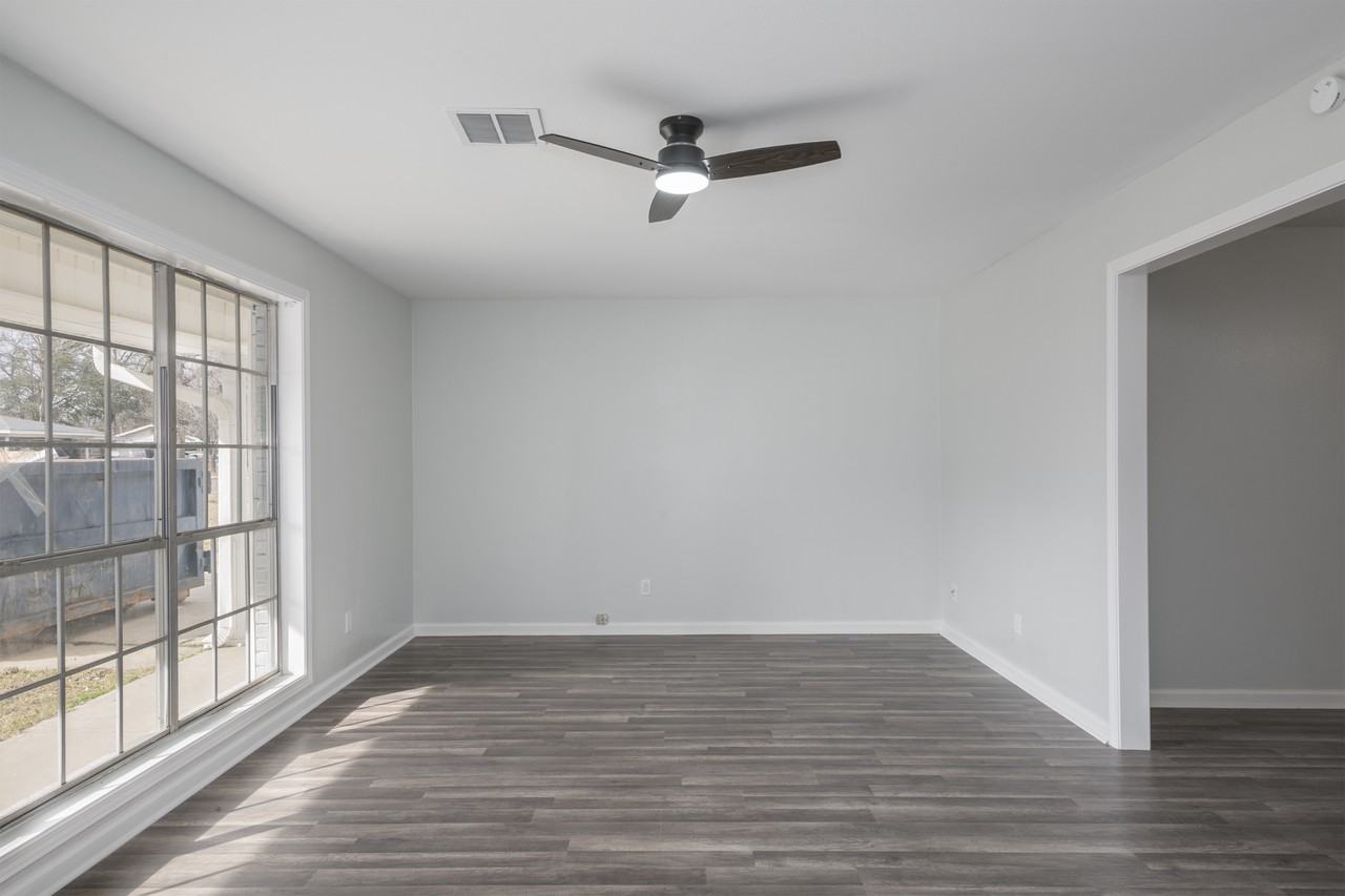 802 Florence St - Photo 3 of 15