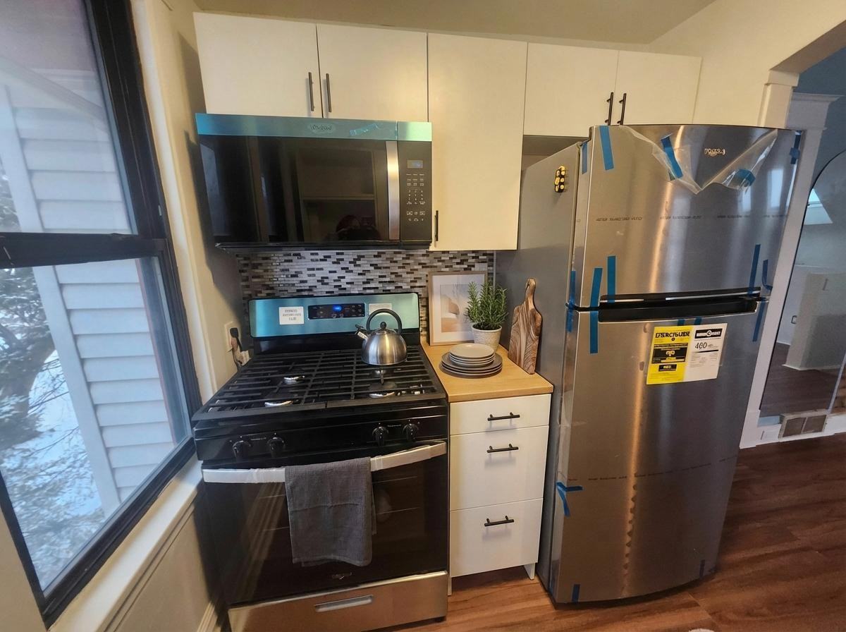 796 Larpenteur Ave W - Photo 2 of 10