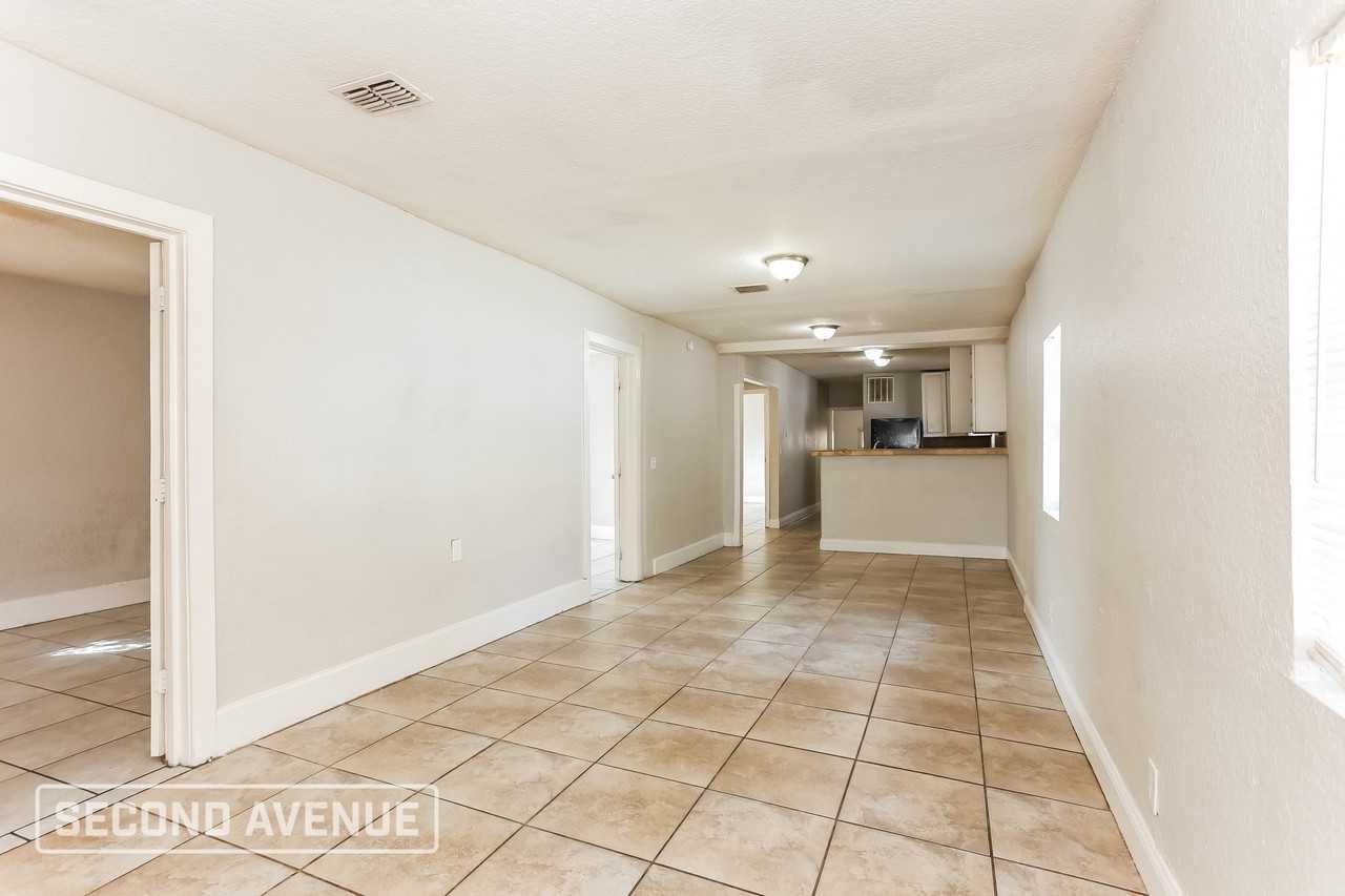 2121 Broadway Ave - Photo 5 of 28