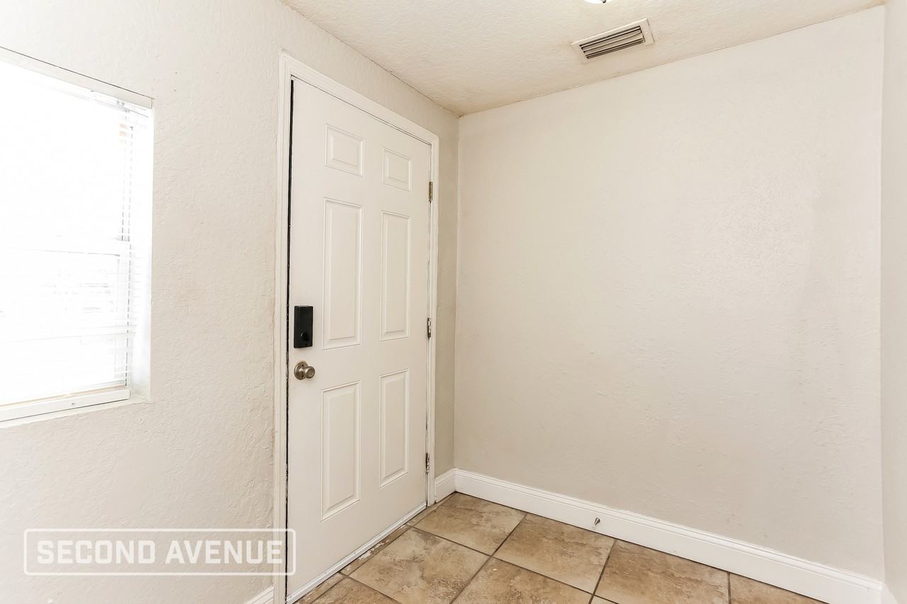 2121 Broadway Ave - Photo 6 of 28