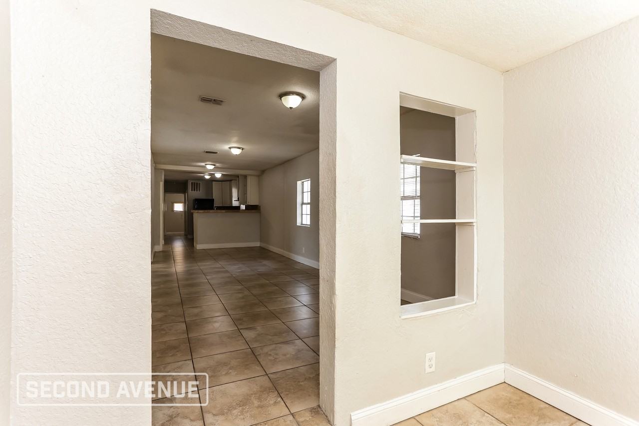 2121 Broadway Ave - Photo 7 of 28