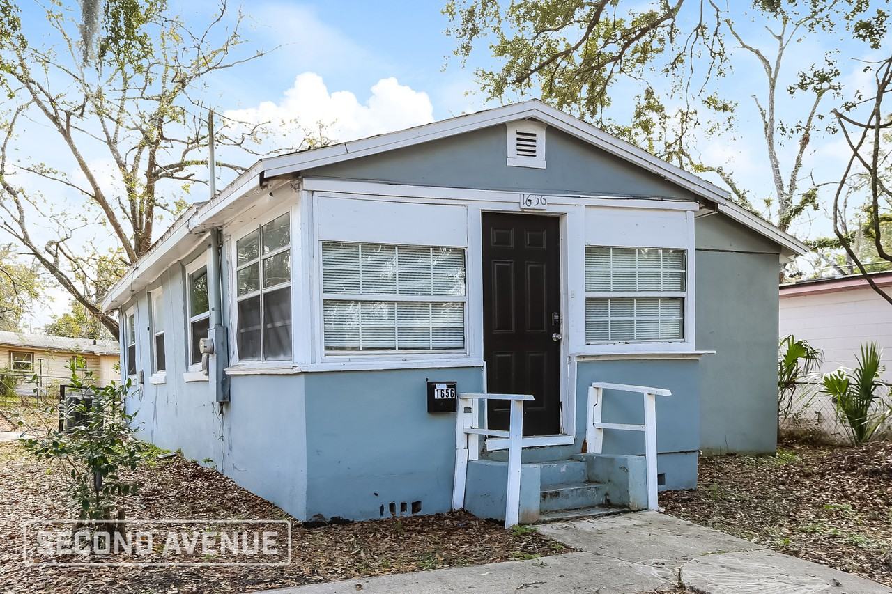 1656 W 30th St - Photo 2 of 28